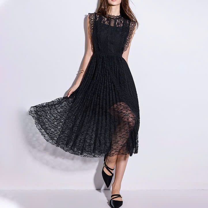  Đầm Ren Cotton Dáng Xòe Màu Đen 