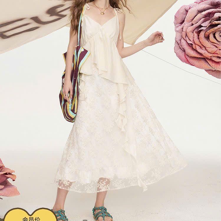  Váy Ren Trắng Ghép Mảnh 