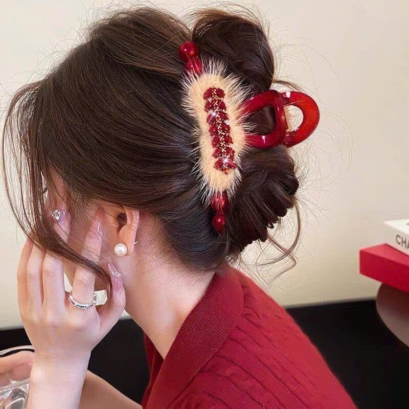  Kẹp Tóc Đính Hạt Đỏ Và Lông Vũ Giả 