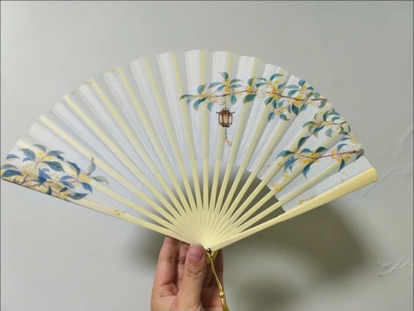  Quạt Nhựa Mặt Bóng 7 inch 18 Nang 