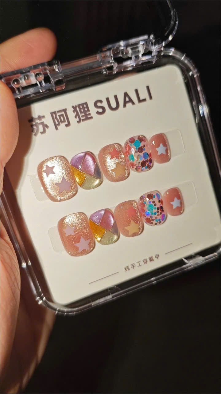  Mẫu Móng Tay Giả Đính Đá 