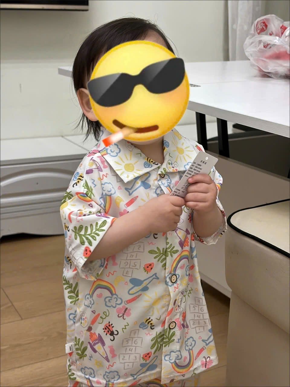  Áo Sơ Mi Cộc Tay Và Quần Đùi 