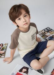 Áo Thun Raglan Form Rộng Bé Trai Be Phối Nâu Give Me High Five