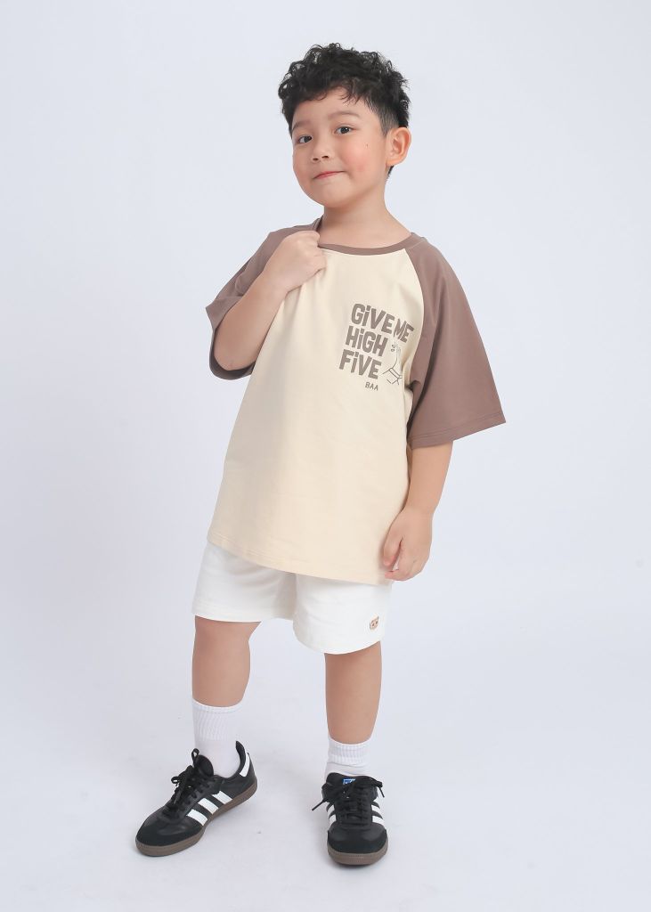 Áo Thun Raglan Form Rộng Bé Trai Be Phối Nâu Give Me High Five