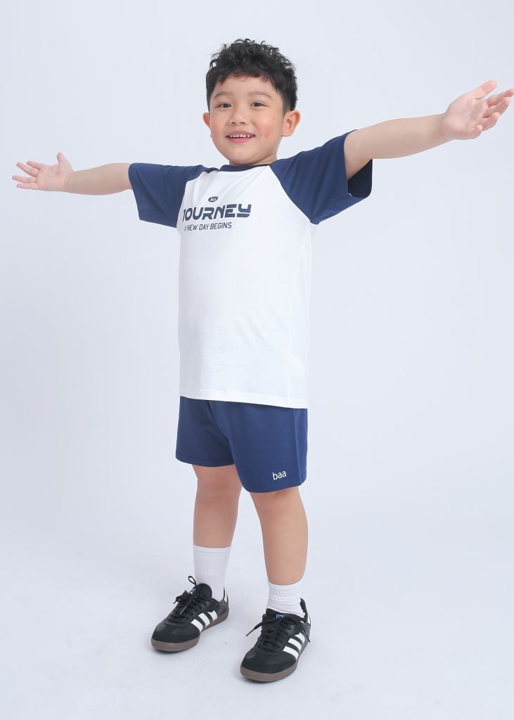 Bộ Thun Tay Raglan Bé Trai Trắng Phối Xanh Đen Journey