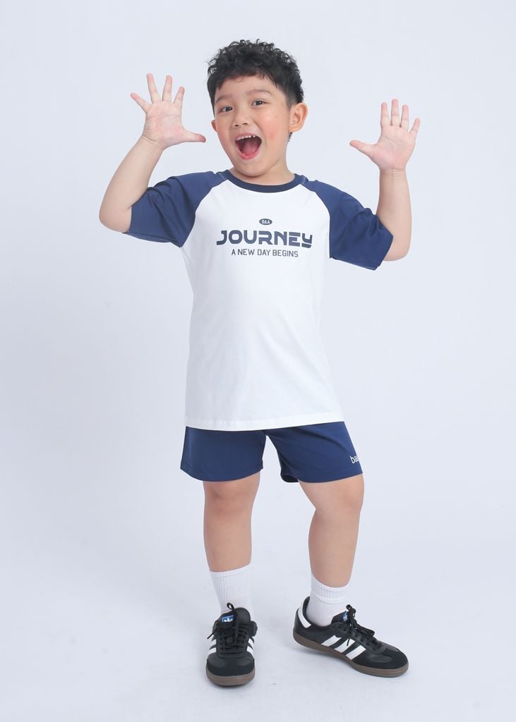Bộ Thun Tay Raglan Bé Trai Trắng Phối Xanh Đen Journey