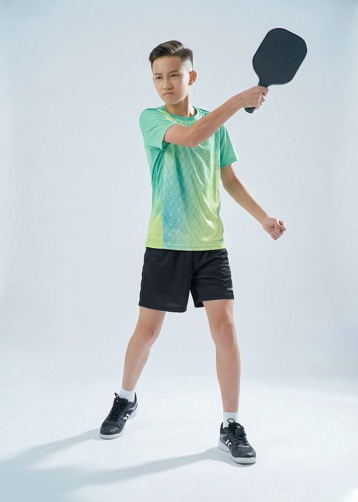 Áo Thun Thể Thao Cho Bé Siêu Nhẹ Ultra Light Xanh Lá Ombre Hoạ Tiết