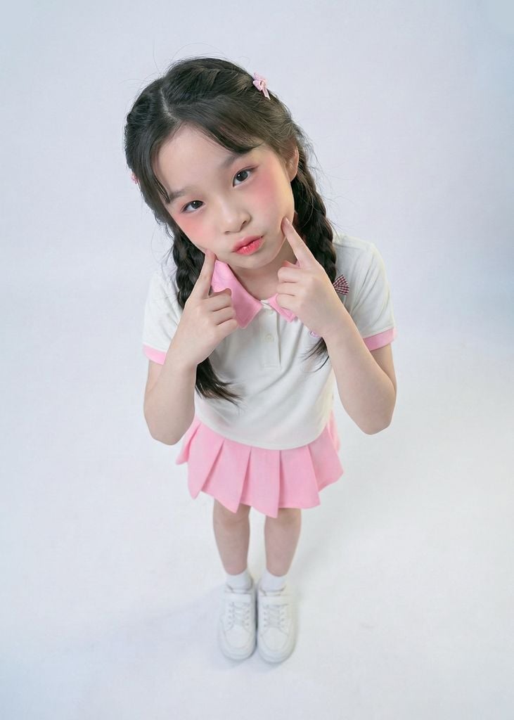 Set Polo Ngắn Tay & Chân Váy Xếp Ly Bé Gái Trắng Phối Hồng