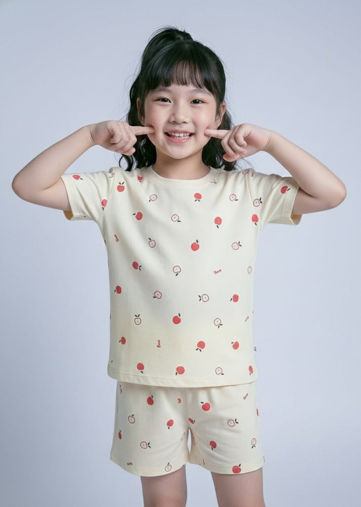 Bộ Thun Ngắn Tay Bé Gái Form Rộng Kem Hoạ Tiết Quả Táo