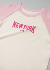 Áo Thun Gân Raglan Bé Gái Kem Phối Hồng New York