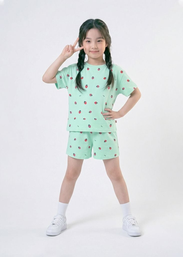 Bộ Thun Ngắn Tay Bé Gái Form Rộng Xanh Họa Tiết Strawberry