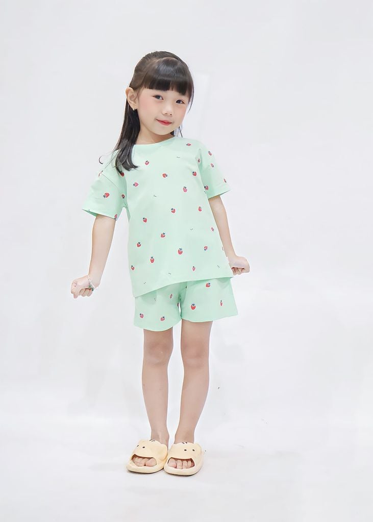 Bộ Thun Ngắn Tay Bé Gái Form Rộng Xanh Họa Tiết Strawberry