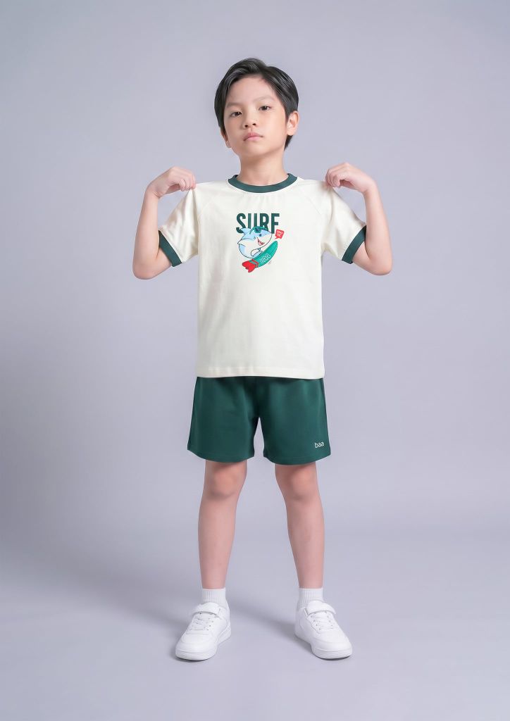 Bộ Thun Ngắn Tay Bé Trai Kem Cá Mập Surfing Phối Xanh Lá