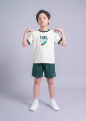 Bộ Thun Ngắn Tay Bé Trai Kem Cá Mập Surfing Phối Xanh Lá