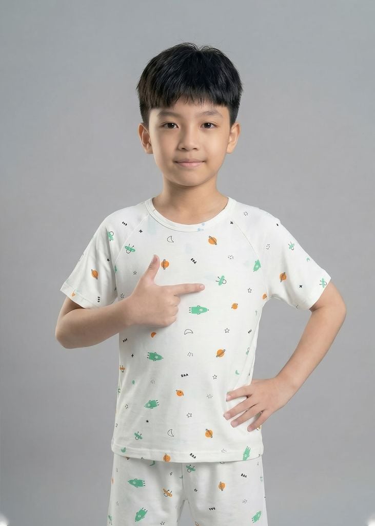 Bộ Thun Ngắn Tay Bé Trai Viscose Trắng Hoạ Tiết Vũ Trụ 02