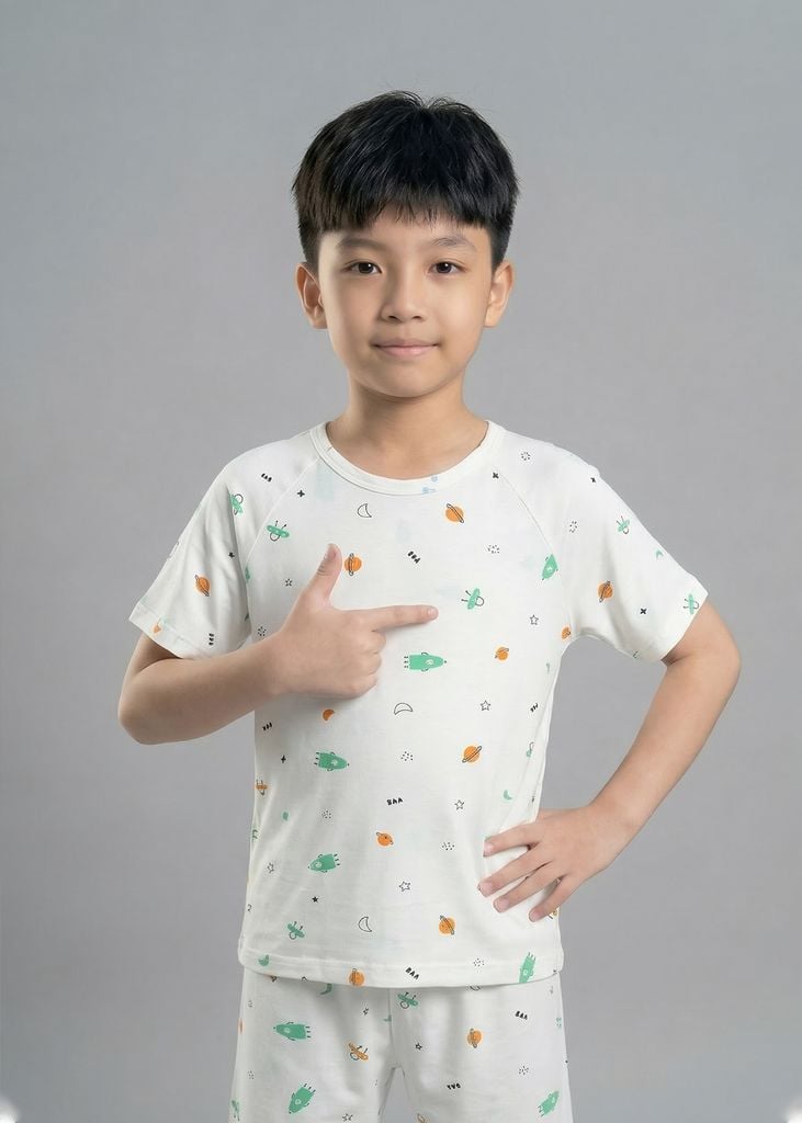 Bộ Thun Ngắn Tay Bé Trai Viscose Trắng Hoạ Tiết Vũ Trụ