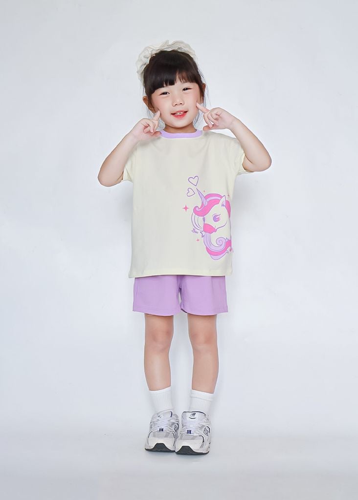 Bộ Thun Ngắn Tay Form Rộng Bé Gái Trắng Kem Unicorn Phối Tím
