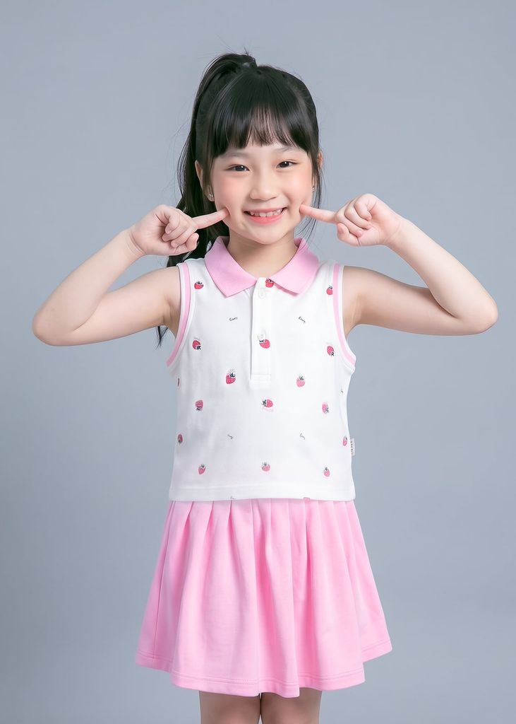 Set Polo Cộc Tay & Chân Váy Xếp Ly Bé Gái Trắng Hoạ Tiết Strawberry Phối Hồng