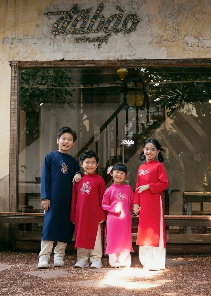 Set Áo Dài Thêu Cao Cấp Bé Gái Hồng Vườn Xuân