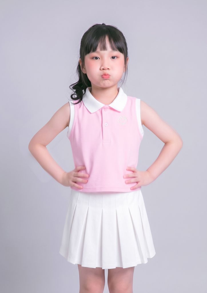 Set Polo Cộc Tay & Chân Váy Xếp Ly Bé Gái Hồng Phối Trắng Thêu Logo 02