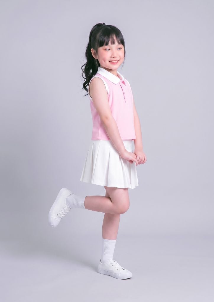 Set Polo Cộc Tay & Chân Váy Xếp Ly Bé Gái Hồng Phối Trắng Thêu Logo 02
