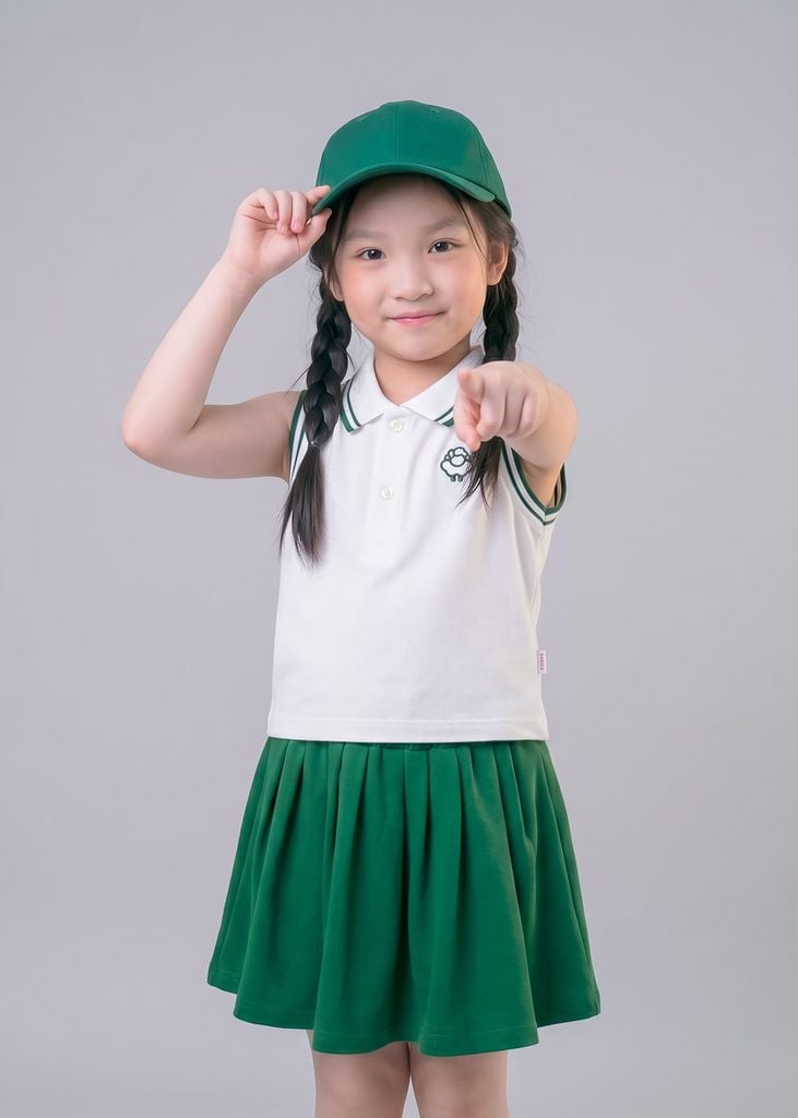 Set Polo Cộc Tay & Chân Váy Xếp Ly Bé Gái Trắng Phối Xanh Thêu Logo