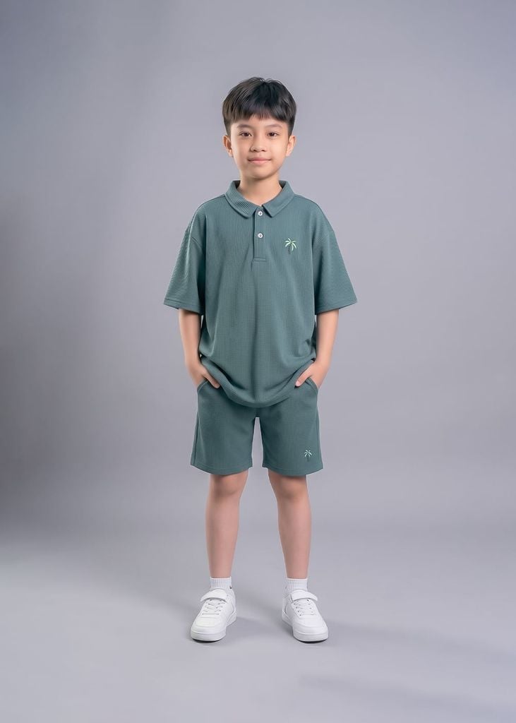 Set Polo Form Rộng Bé Trai Xanh Teal Thêu Cây Dừa