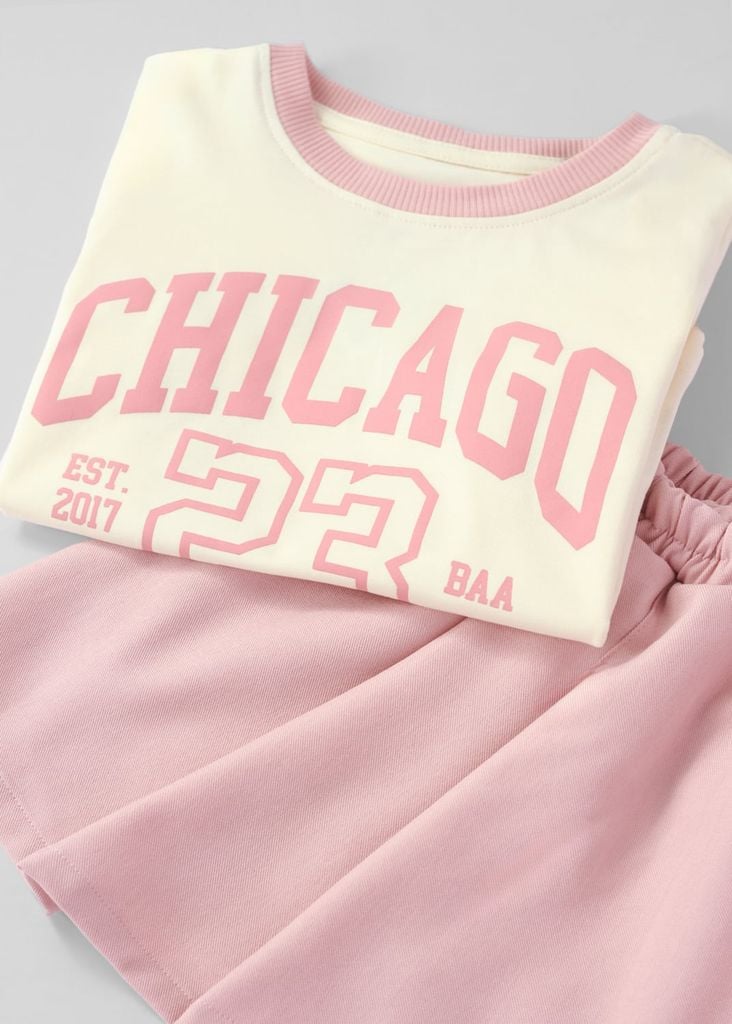 Set Thun Ngắn Tay & Chân Váy Xếp Ly Bé Gái Kem Phối Hồng Chicago