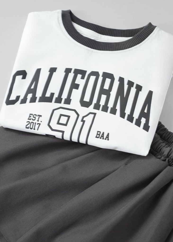 Set Thun Ngắn Tay & Chân Váy Xếp Ly Bé Gái Trắng Phối Xám California