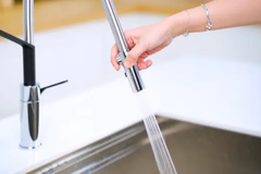 Vòi rửa chén Nobili HERON NB228 nóng lạnh