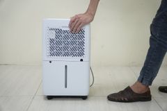 Máy lọc không khí Fujihome DH18W