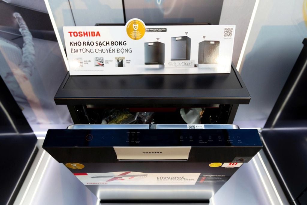 Máy rửa chén Toshiba DW-15F7(G)-VN