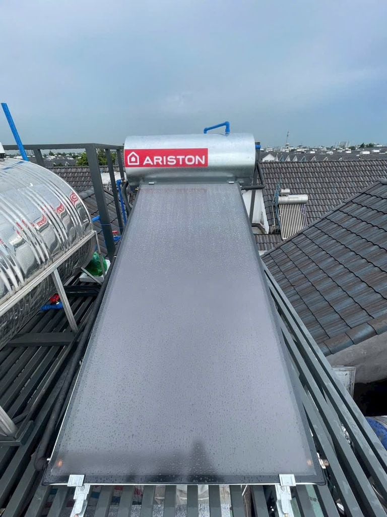 Máy nước nóng năng lượng mặt trời Ariston Kairos Thermo DR-2 200-1 N TR 3022305 200 lít