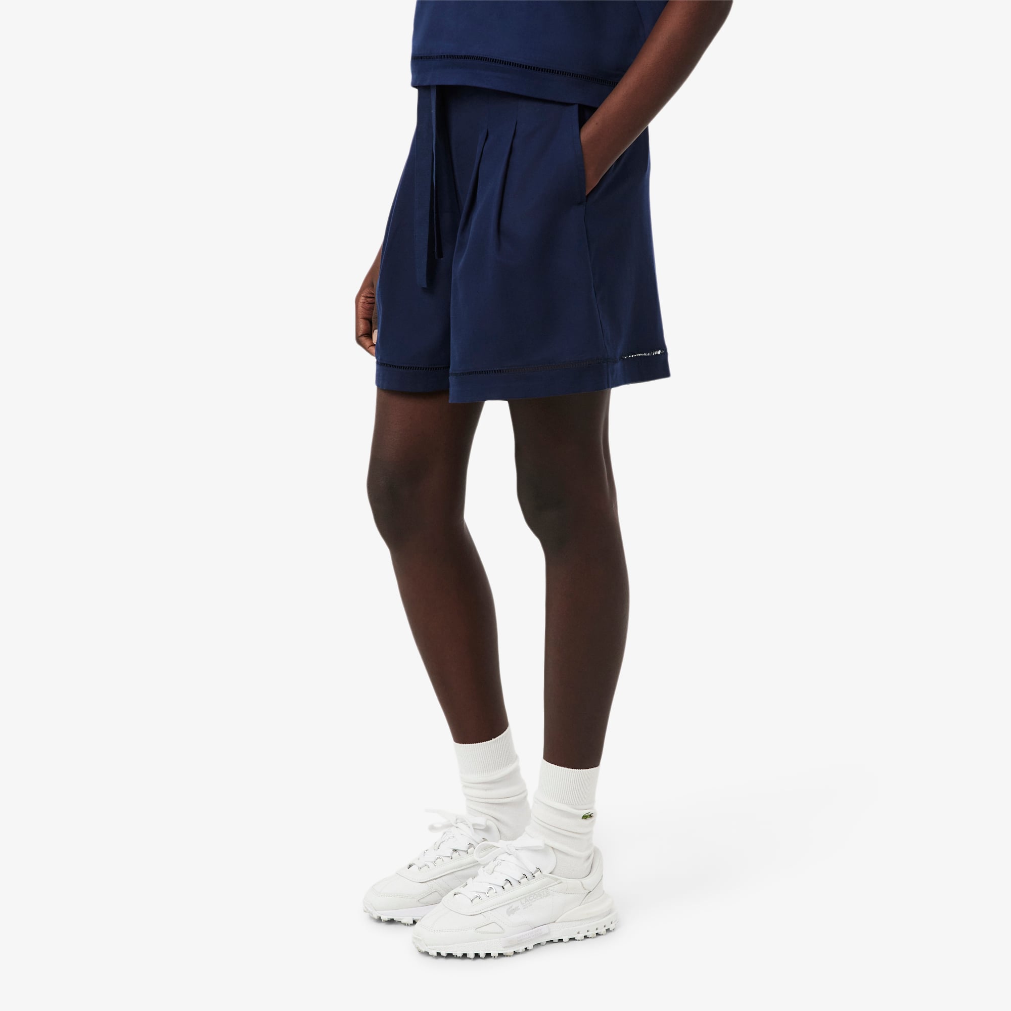 Quần Ngắn Lacoste Nữ Dáng Oversize Chất Liệu Pha Linen Mềm Mại