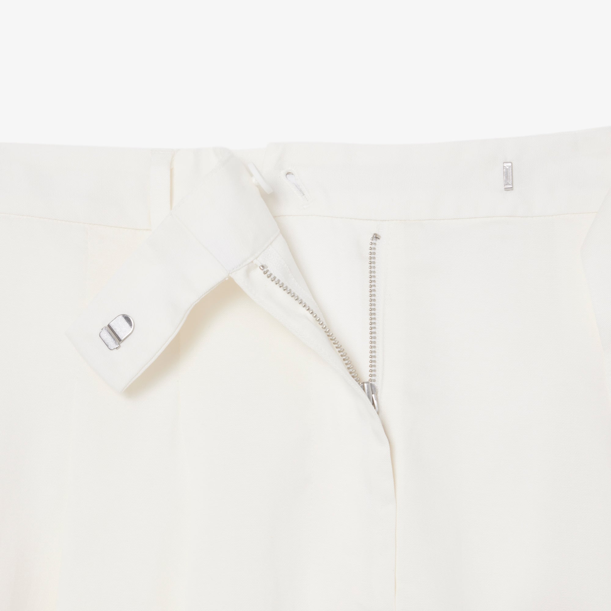 Quần Ngắn Lacoste Nữ Dáng Oversize Chất Liệu Pha Linen Mềm Mại