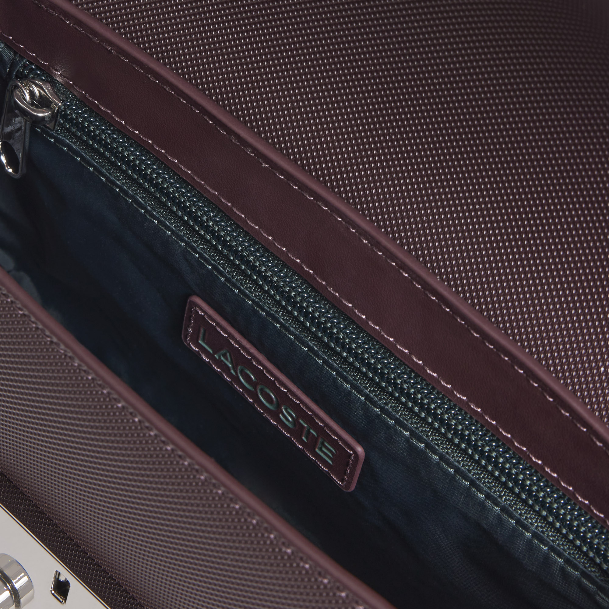 Túi Đeo Chéo Lacoste Nữ Daily City  Có Nắp Đóng