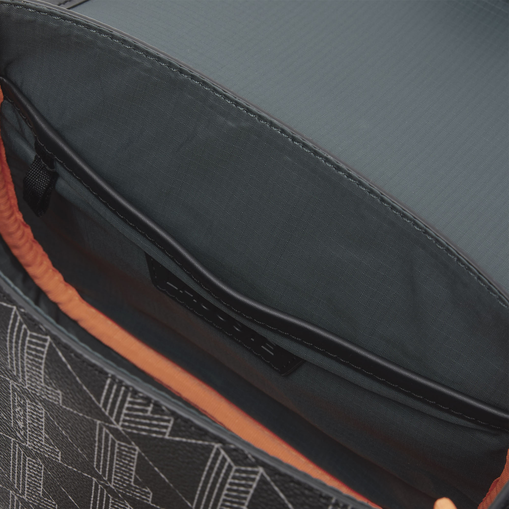 Túi Đeo Vai Lacoste Unisex The Blend