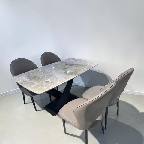 Bàn chân X 1m4; 4 ghế ăn NK venus