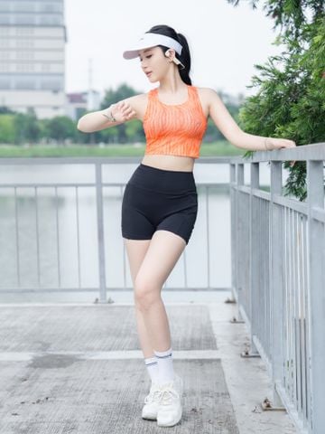 Quần short ôm LV26N01F323