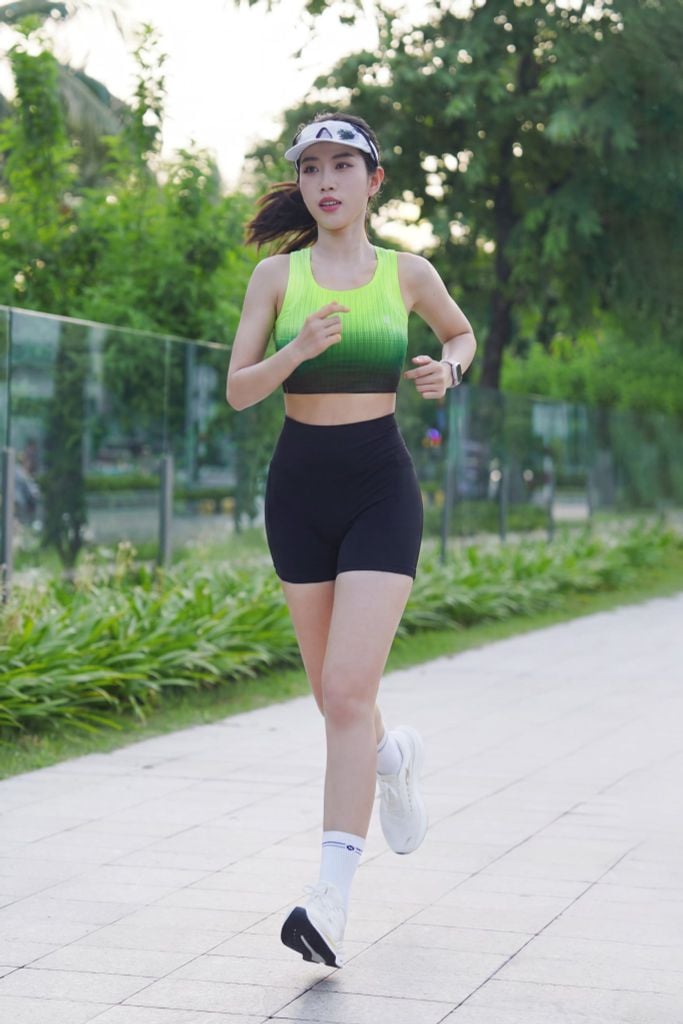 Quần short ôm LV26N01F323