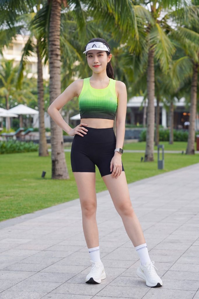 Quần short ôm LV26N01F323