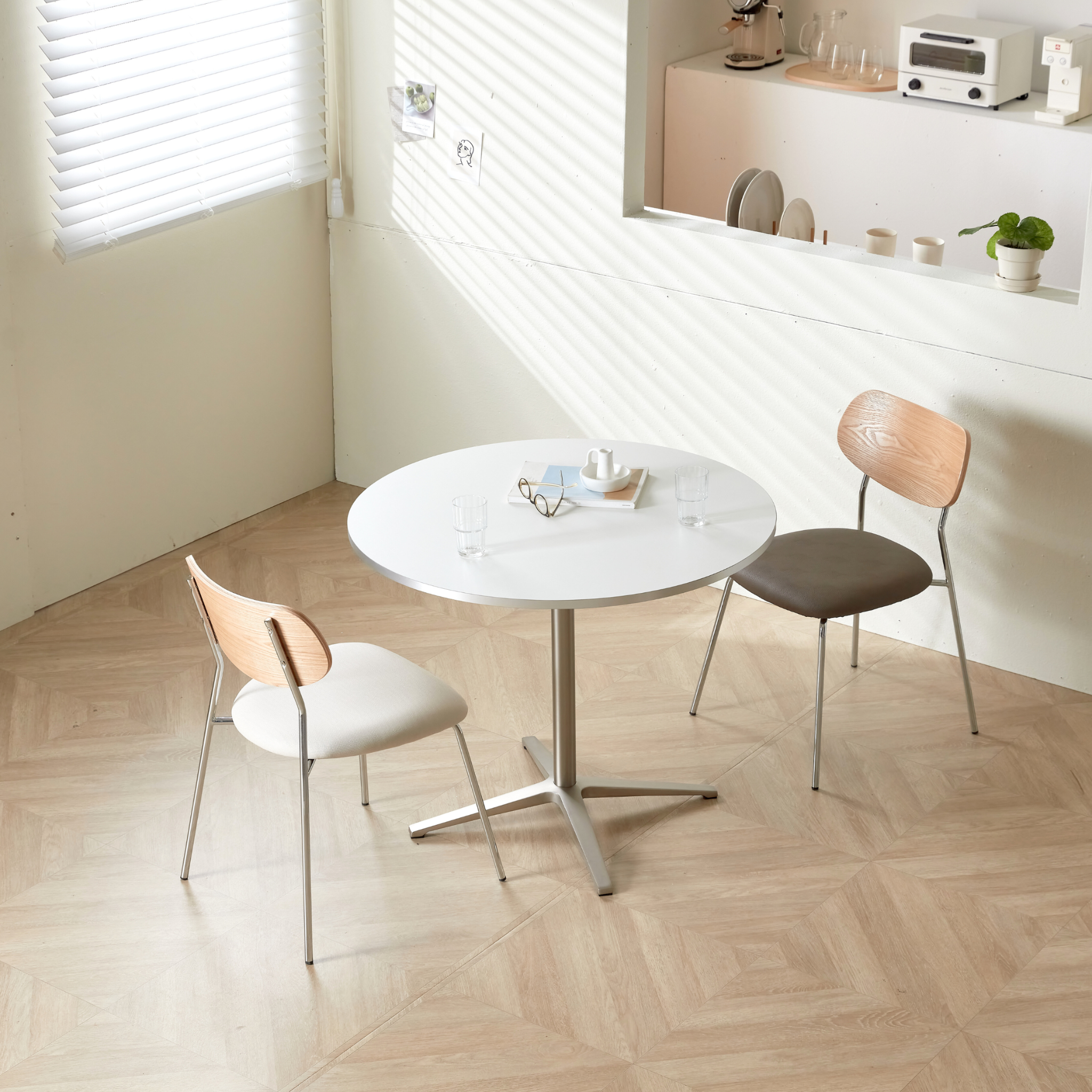 BÀN TRÒN A HPL NHẬP KHẨU (2 CHỖ / 4 CHỖ)