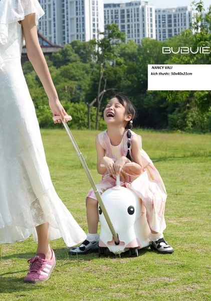  Vali kéo Bubule cho bé có thể ngồi lên kéo đi chơi thoải mái 