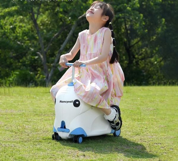  Vali kéo Bubule cho bé có thể ngồi lên kéo đi chơi thoải mái 