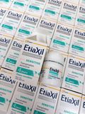  EtiaXil - Lăn Khử Mùi Detranspirant Traitement Roll-On Peaux Normales - Màu Đỏ (Dành Cho Da Thường) 15ml 