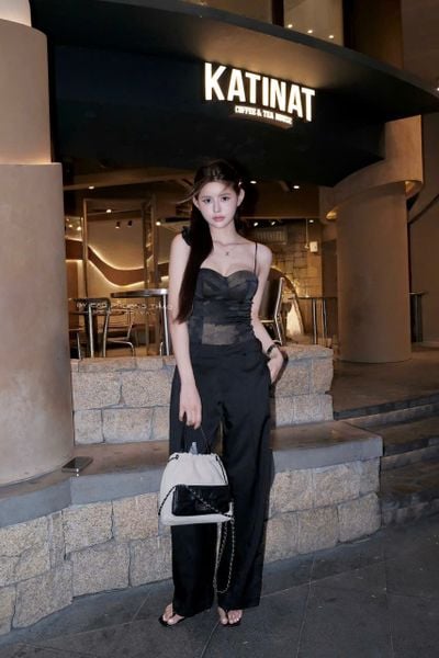  SET ÁO LỤA ĐÍNH HOA QUẦN SUÔNG - TH 