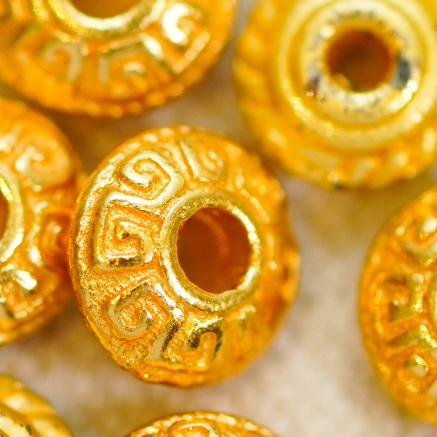  Charm Đệm 027 - Kim Loại Mạ Vàng Cao Cấp 