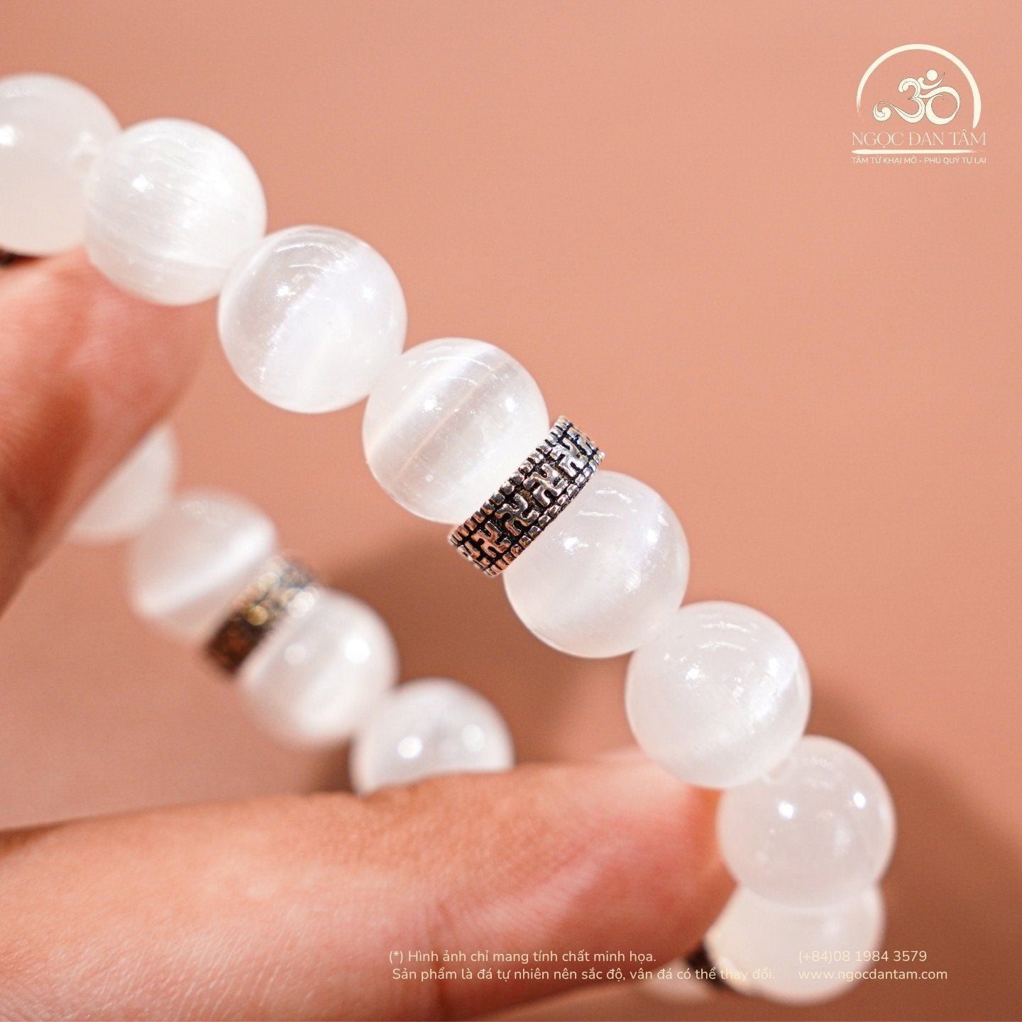  Vòng Tay Selenite 3A - 10mm Phối Charm Bạc Chữ Vạn 