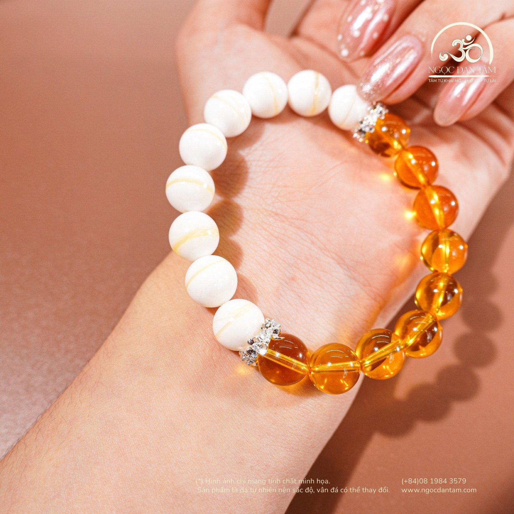  Vòng Tay Hoàng bạch ( Thạch Anh Vàng 5A 9mm + Vỏ Sò Tai Tượng 3A 10mm ) 