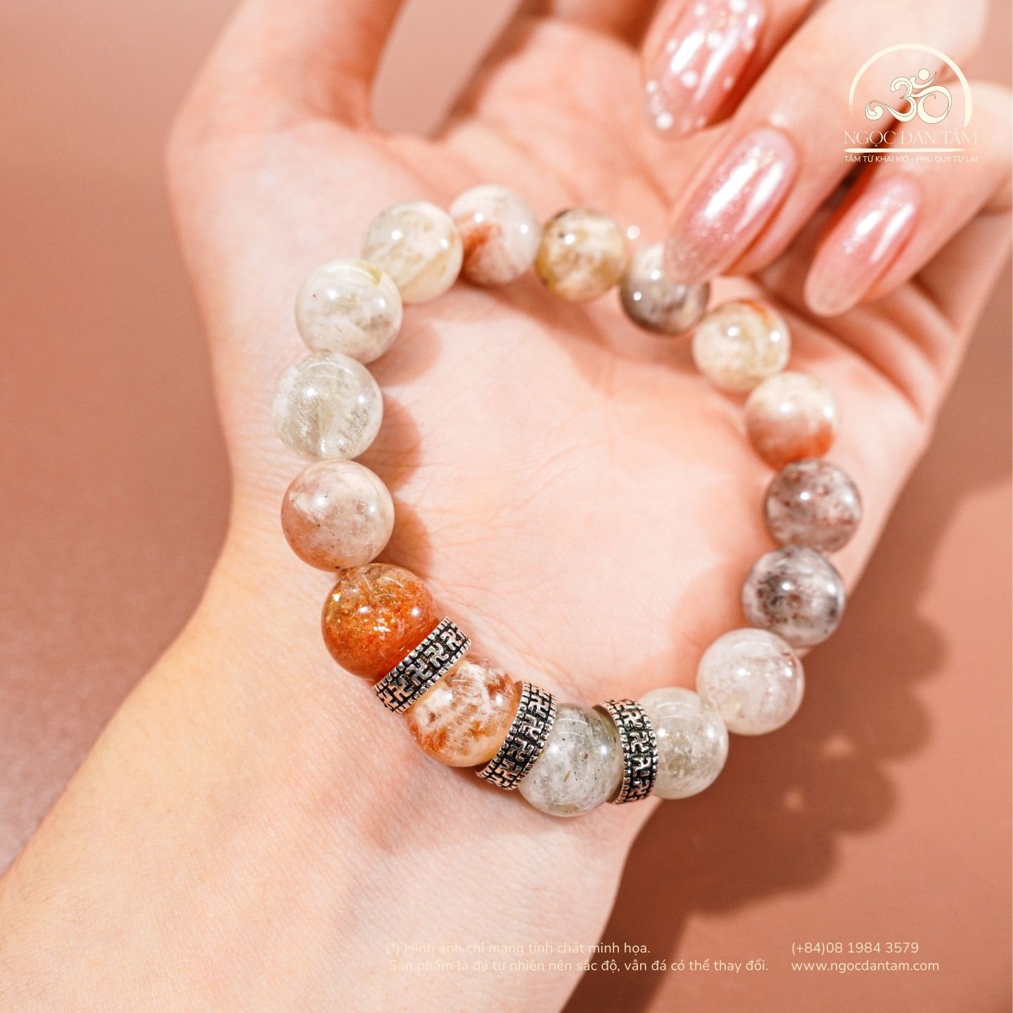  Vòng Tay Đá Mặt Trời Đa Sắc 10mm Phối Charm Bạc Chữ Vạn 